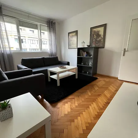Mickitos Square Apartament