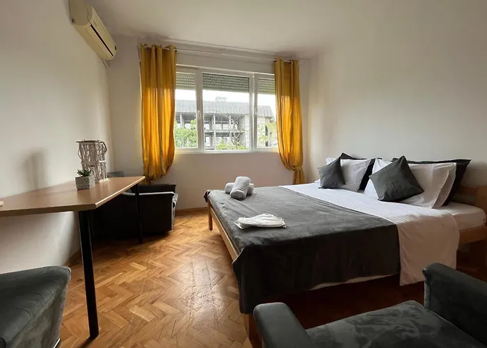 Mickitos Square * Skopie